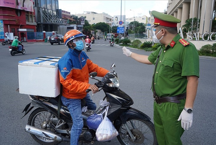 Diễn biến dịch ngày 30/7: Tất cả ĐBQH âm tính với SARS-CoV-2, Bộ Y tế lập 12 trung tâm hồi sức tích cực COVID-19 quốc gia - Ảnh 4.