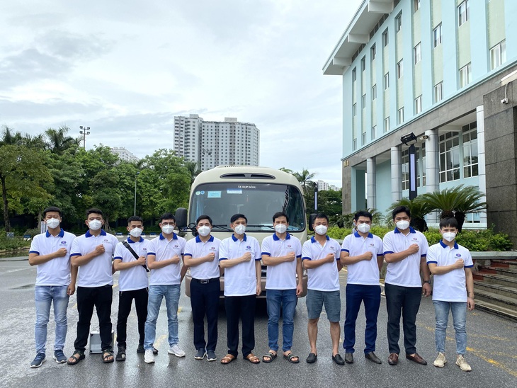 11 chuyên gia của Bệnh viện K chi viện Đồng Nai phòng chống dịch COVID-19 - Ảnh 1. 11 chuyên gia của Bệnh viện K chi viện Đồng Nai phòng chống dịch COVID-19 - Ảnh 1.
