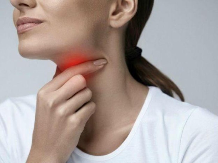 7 biện pháp đơn giản trị cơn đau họng