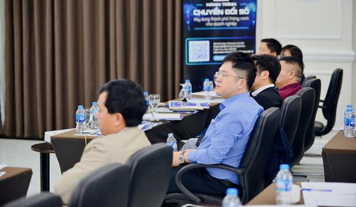 photo-1628571380107
