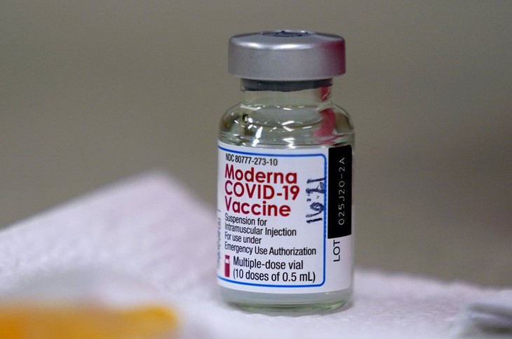 Bộ Y tế đề nghị TP Hồ Chí Minh khẳng định việc mua 5 triệu liều vaccine COVID-19 Moderna trước 15/8 - Ảnh 1. Bộ Y tế đề nghị TP Hồ Chí Minh khẳng định việc mua 5 triệu liều vaccine COVID-19 Moderna trước 15/8 - Ảnh 1.