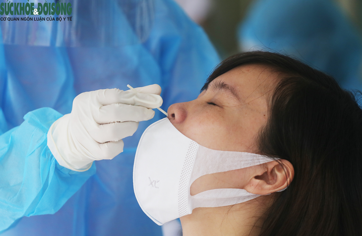 Hà Nội sẽ lấy mẫu xét nghiệm SARS-CoV-2 cho đại diện hộ gia đình để "bóc tách triệt để F0" - Ảnh 1. Hà Nội sẽ lấy mẫu xét nghiệm SARS-CoV-2 cho đại diện hộ gia đình để "bóc tách triệt để F0" - Ảnh 1.