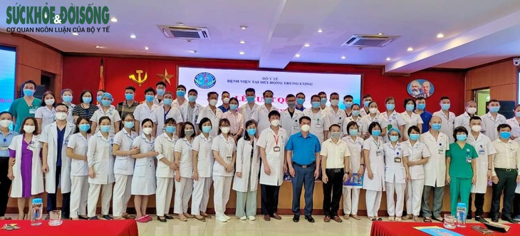 Thầy thuốc giỏi của BV Tai Mũi Họng TW xuất quân chi viện TP. HCM chống dịch - Ảnh 2. Thầy thuốc giỏi của BV Tai Mũi Họng TW xuất quân chi viện TP. HCM chống dịch - Ảnh 2.