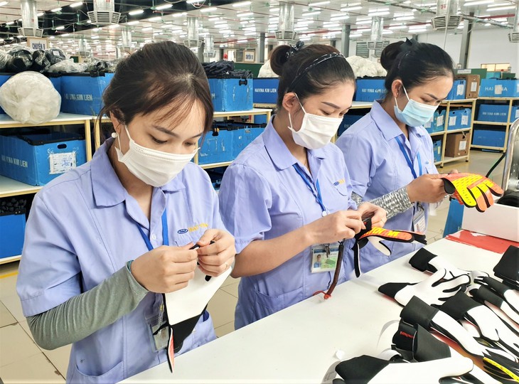 Lao động thất nghiệp gia tăng do nhiều doanh nghiệp không còn khả năng chống đỡ với dịch bệnh - Ảnh 3. Lao động thất nghiệp gia tăng do nhiều doanh nghiệp không còn khả năng chống đỡ với dịch bệnh - Ảnh 3.