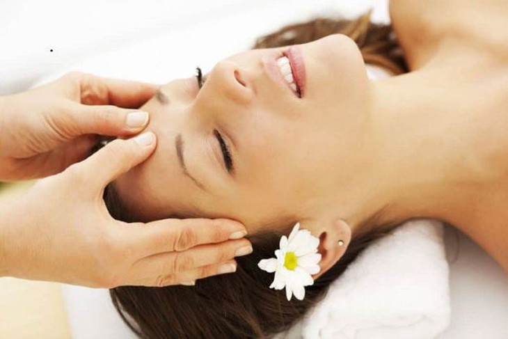 Xoa bóp trị đau đầu - Ảnh 2.