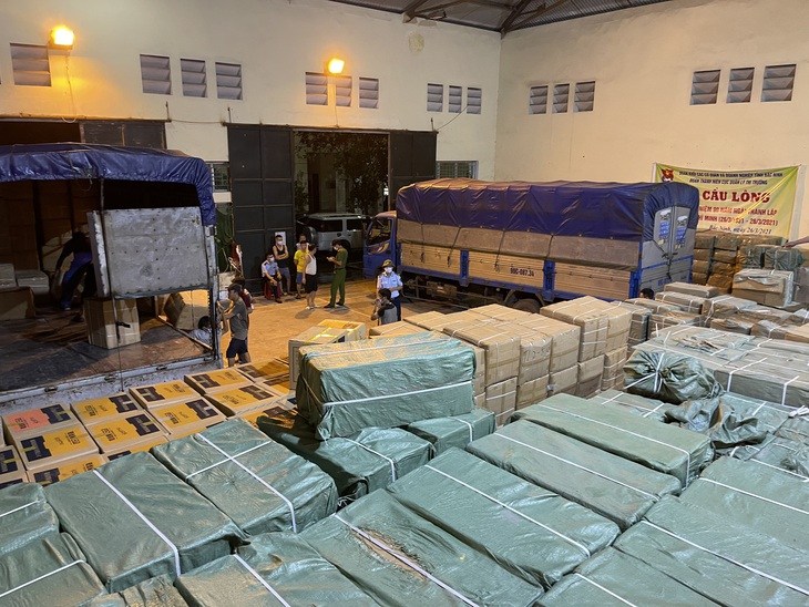 50 tấn hàng nghi giả mạo các nhãn hiệu nổi tiếng 50 tấn hàng nghi giả mạo các nhãn hiệu nổi tiếng