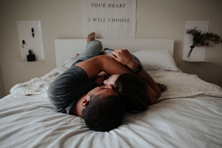 COVID-19 có lây truyền qua quan hệ tình dục hay không? - Ảnh 2.