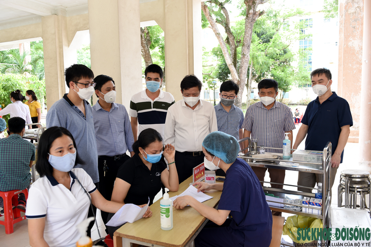 Nghệ An triển khai tiêm 20.000 liều vaccine phòng COVID-19  - Ảnh 1.