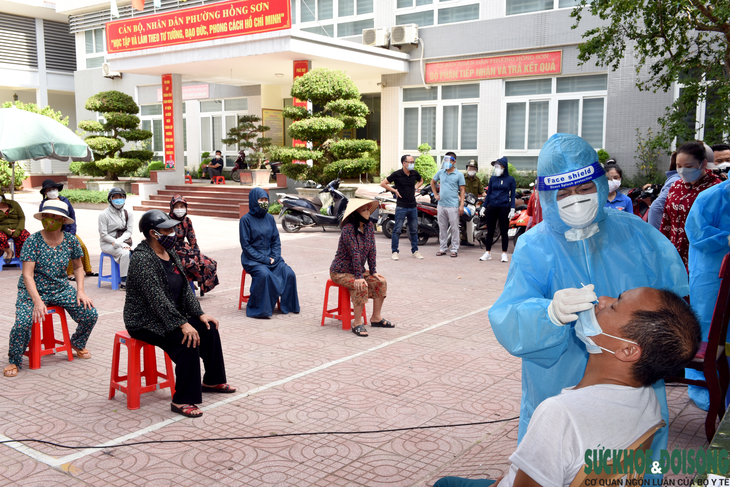 Nghệ An tổng lực lấy mẫu xét nghiệm các trường hợp liên qua đến chợ đầu mối Vinh. - Ảnh 6. Nghệ An tổng lực lấy mẫu xét nghiệm các trường hợp liên qua đến chợ đầu mối Vinh. - Ảnh 6.