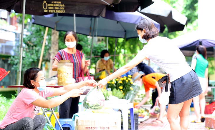 “Phủ sóng” điểm bán lưu động để thay thế cho các cửa hàng bị đóng cửa - Ảnh 5.