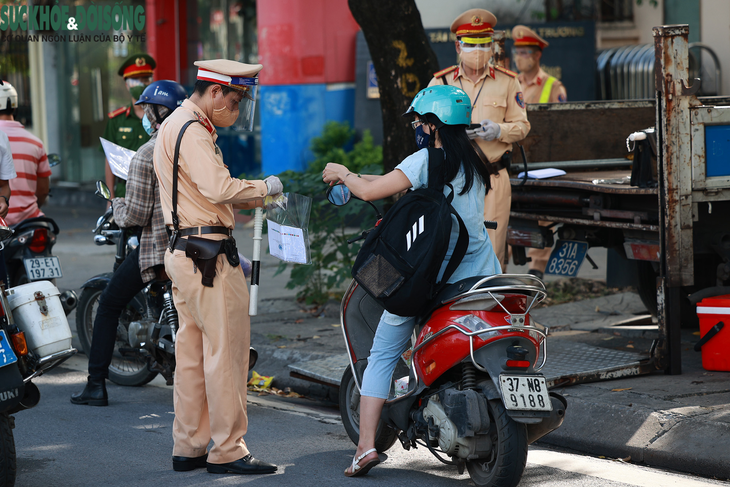 Hà Nội lập 6 tổ liên ngành kiểm soát chặt người ra đường không có lý do - Ảnh 4.