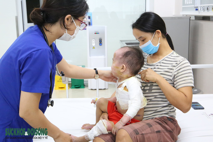 Trượt chân ngã xuống suối, bé gái suy hô hấp, viêm phổi nặng - Ảnh 5.