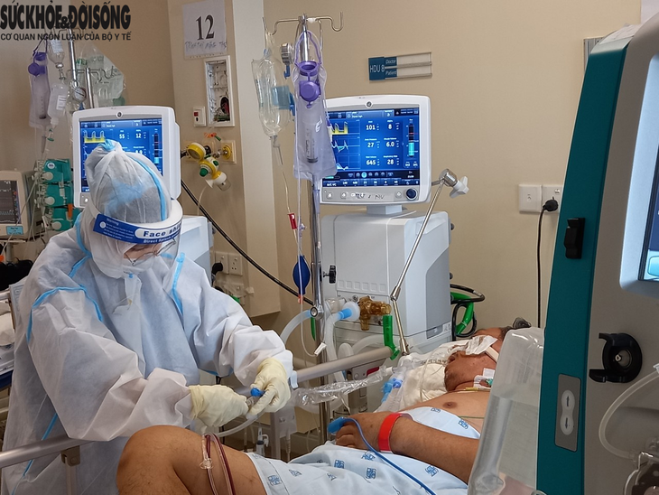 Trung tâm Hồi sức Cấp cứu COVID-19 BV Đại học Y Dược TP.HCM hối hả cứu bệnh nhân nặng - Ảnh 4. Trung tâm Hồi sức Cấp cứu COVID-19 BV Đại học Y Dược TP.HCM hối hả cứu bệnh nhân nặng - Ảnh 4.