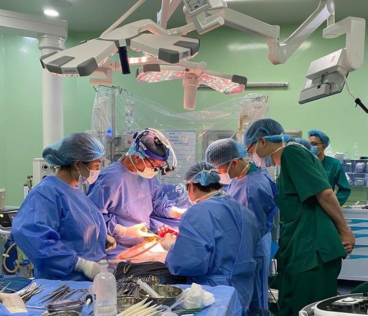 Lần đầu tại Việt Nam: Ghép gan giành lại mạng sống cho bé gái 18 tháng ung thưgiai đoạn cuối - Ảnh 1. Lần đầu tại Việt Nam: Ghép gan giành lại mạng sống cho bé gái 18 tháng ung thưgiai đoạn cuối - Ảnh 1.