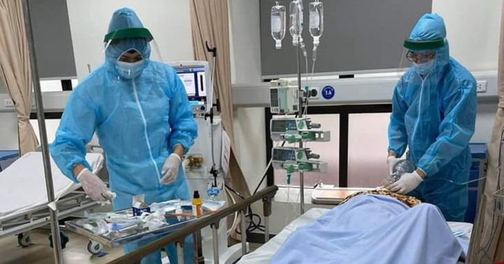 "Những ngày cách ly, chúng tôi quên đi thói quen nhìn đồng hồ vì thời gian gần như không có ý nghĩa.", tâm sự của đội ngũ y bác sĩ điều trị bệnh nhân COVID-19 ở Bệnh viện Hữu nghị.