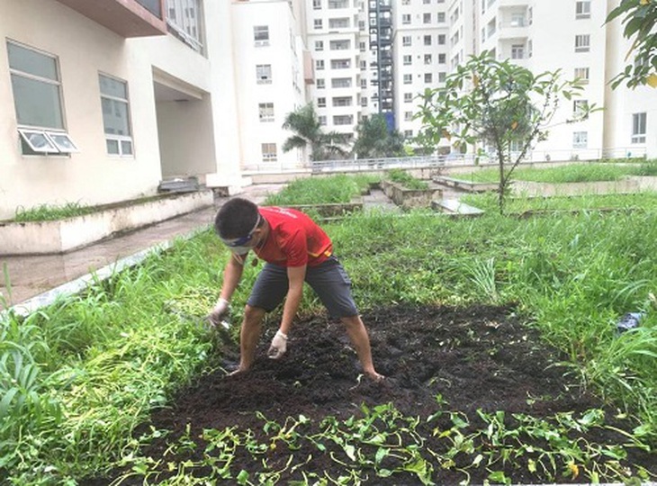 Chiến sĩ áo trắng sau những trận chiến - Ảnh 1.