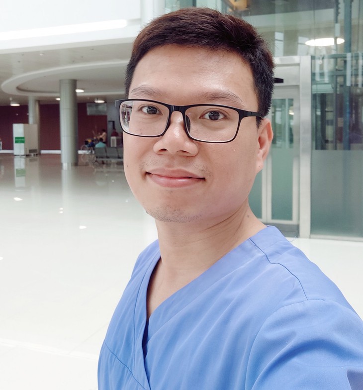 Bác sĩ Ngô Đức Hùng: Nuốt giun chữa COVID, đừng xúi người dân làm bậy, họ mệt lắm rồi - Ảnh 1. Bác sĩ Ngô Đức Hùng: Nuốt giun chữa COVID, đừng xúi người dân làm bậy, họ mệt lắm rồi - Ảnh 1.