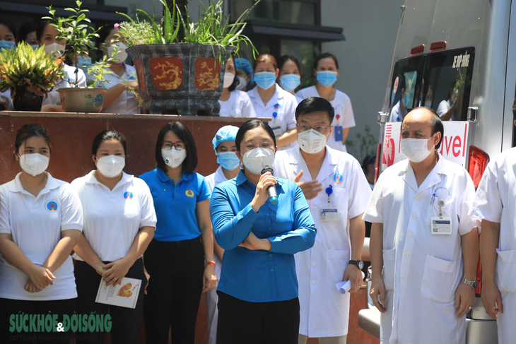 30 thầy thuốc BV Hữu Nghị vào Tiền Giang chống dịch - Ảnh 4.
