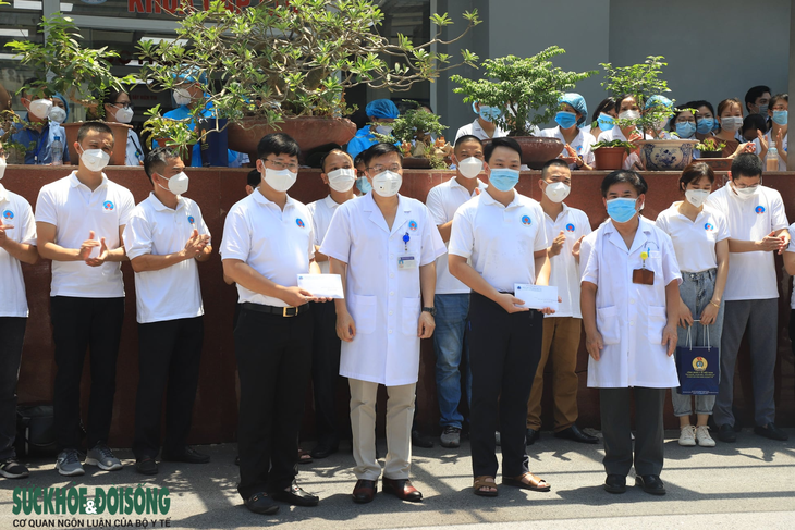 30 thầy thuốc BV Hữu Nghị vào Tiền Giang chống dịch - Ảnh 5.