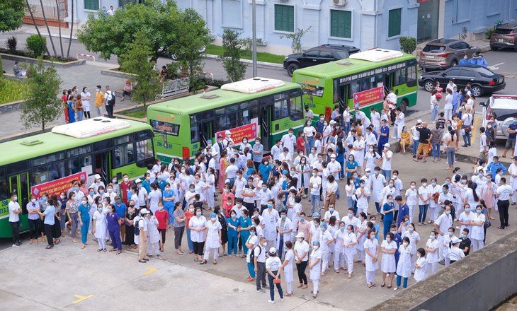 Đoàn cán bộ y tế Thái Nguyên lên đường vào phía Nam thực hiện nhiệm vụ Đoàn cán bộ y tế Thái Nguyên lên đường vào phía Nam thực hiện nhiệm vụ