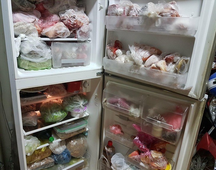 Những thói quen tưởng như vô hại nhưng lại khiến nhiều người bị ngộ độc thực phẩm đông lạnh - Ảnh 2.