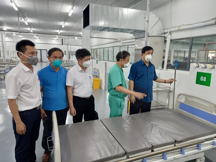 Trung tâm Hồi sức COVID-19 BV Trung ương Huế tại TP.HCM khắc phục hậu quả mưa lớn để đón bệnh nhân - Ảnh 1.