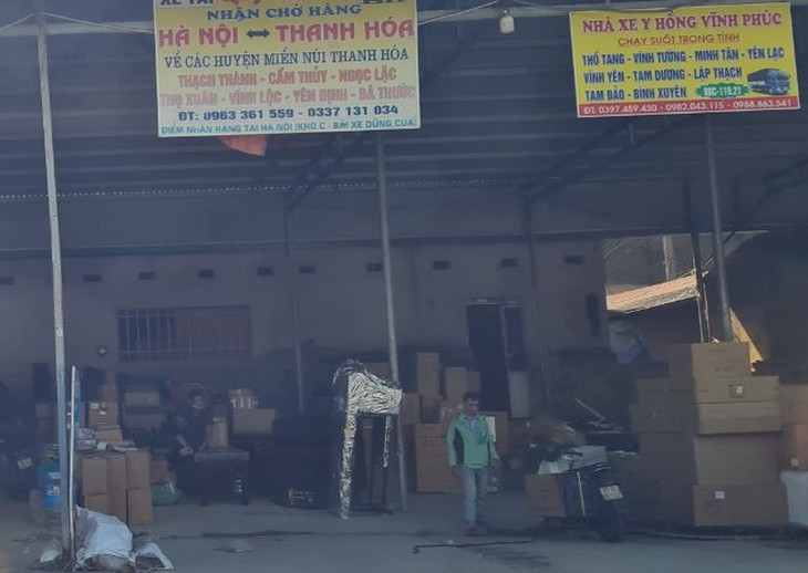 Hàng chục bãi xe vận tải hàng hóa tự phát hoạt động trong khu vực Cảng Hà Nội giữa cao điểm chống dịch COVID-19 - Ảnh 15.