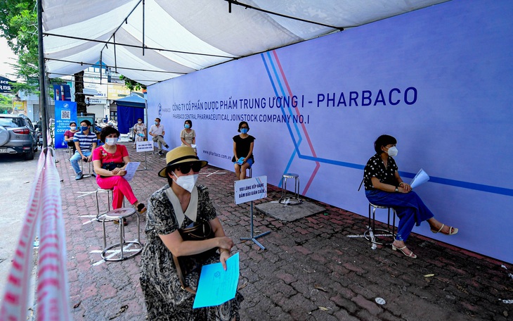 Công tác tổ chức đảm bảo giãn cách tại các điểm tiêm chủng vaccine phòng COVID - 19 - Ảnh 2. Công tác tổ chức đảm bảo giãn cách tại các điểm tiêm chủng vaccine phòng COVID - 19 - Ảnh 2.
