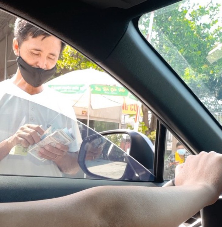 Hàng chục bãi xe vận tải hàng hóa tự phát hoạt động trong khu vực Cảng Hà Nội giữa cao điểm chống dịch COVID-19 - Ảnh 9.