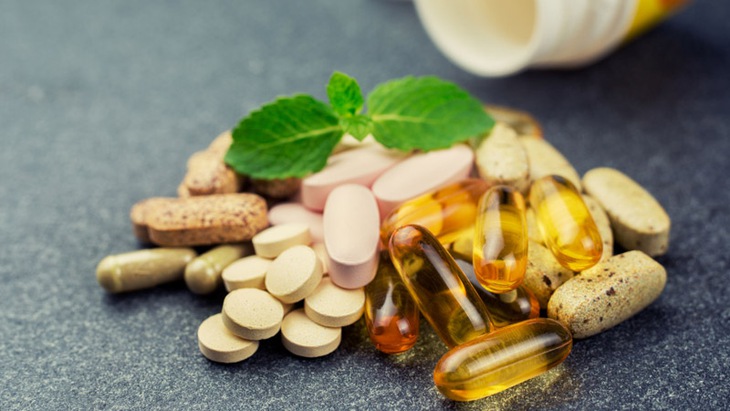 Vai trò của vitamin và khoáng chất trong điều trị COVID-19 - Ảnh 1.