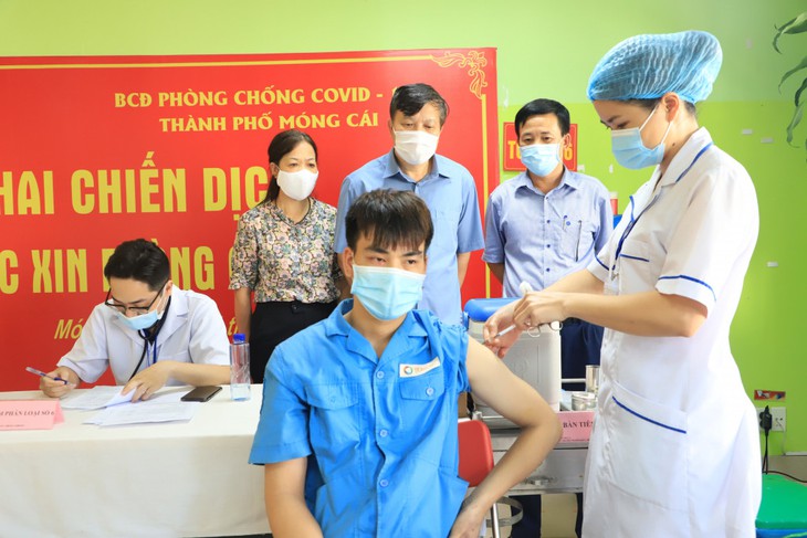 Quảng Ninh hoàn thành tiêm 80.000 liều vaccine Vero Cell, không xảy ra sự cố bất thường - Ảnh 1. Quảng Ninh hoàn thành tiêm 80.000 liều vaccine Vero Cell, không xảy ra sự cố bất thường - Ảnh 1.