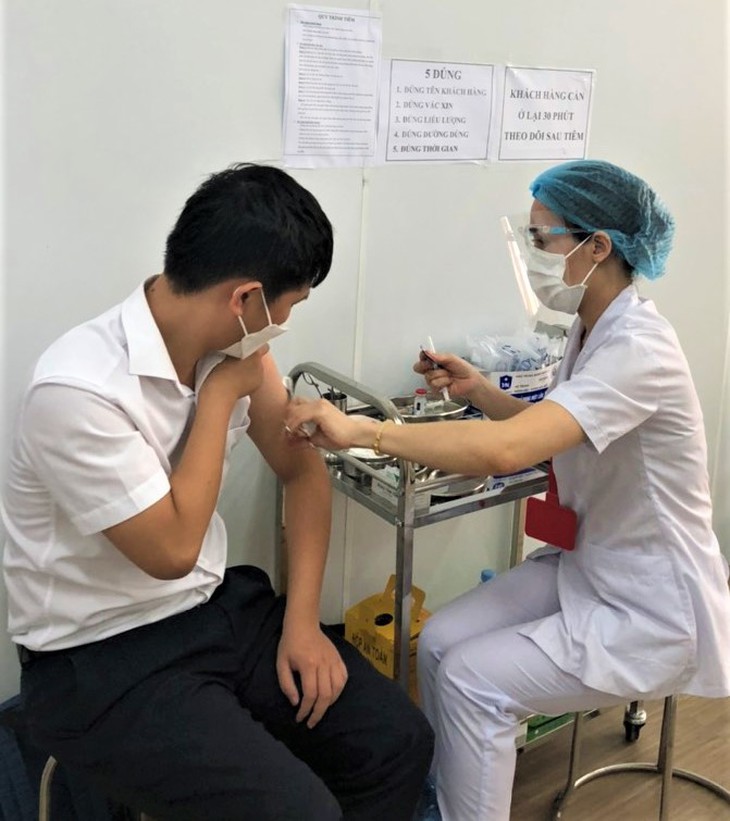 Tiến tới đạt mục tiêu bao phủ vắc-xin COVID-19 cho toàn dân - Ảnh 3.