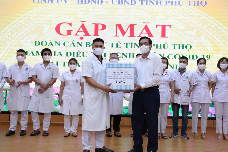 50 nhân viên y tế Phú Thọ "Nam tiến" chống dịch COVID-19 - Ảnh 1.