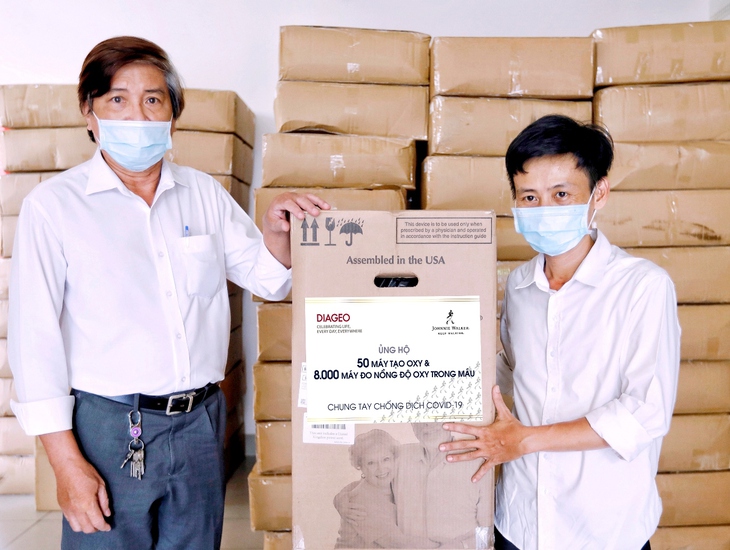 Diageo ủng hộ thiết bị y tế phòng chống dịch Covid-19 - Ảnh 1. Diageo ủng hộ thiết bị y tế phòng chống dịch Covid-19 - Ảnh 1.