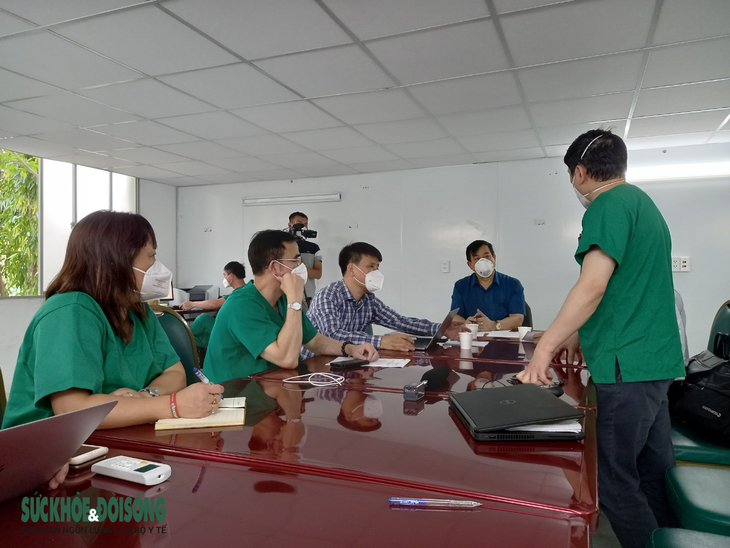 BV Bạch Mai: Dốc cả tâm lực điều trị cho bệnh nhân COVID-19 nặng - Ảnh 1.