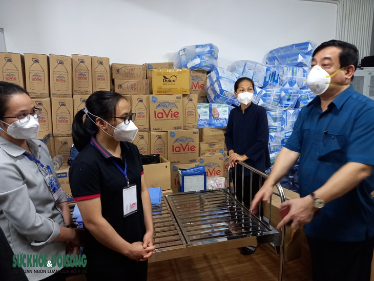 BV Bạch Mai: Dốc cả tâm lực điều trị cho bệnh nhân COVID-19 nặng - Ảnh 4.