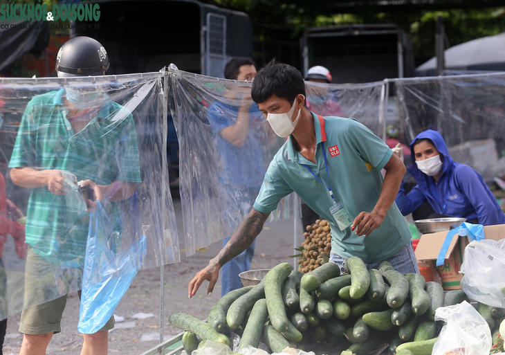 [Ảnh]: Chợ đầu mối phía Nam kiểm soát chặt ngày đầu mở cửa trở lại - Ảnh 9.