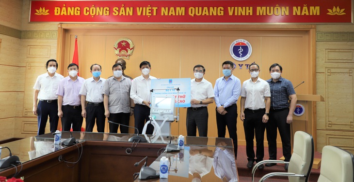 Thêm 200 máy thở cho điều trị bệnh nhân COVID-19 ở TPHCM và các tỉnh, phía Nam - Ảnh 1.