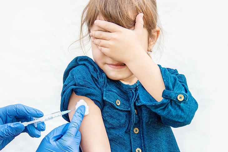Phân biệt lo sợ do phản xạ thần kinh và phản vệ tiêm vaccine - Ảnh 3.