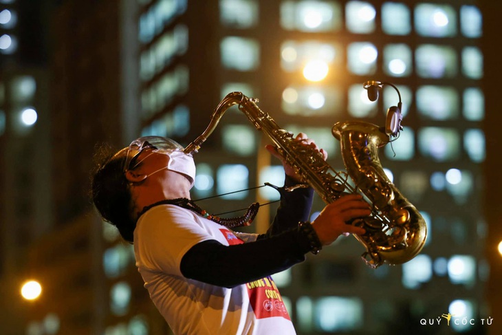 Ái nữ nghệ sĩ saxophone Trần Mạnh Tuấn: ‘Cảm ơn các y bác sĩ đang chăm sóc cho ba con’ - Ảnh 2.