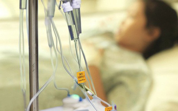 Đốt bấc chữa ung thư gan, nam thanh niên 32 tuổi nhập viện 