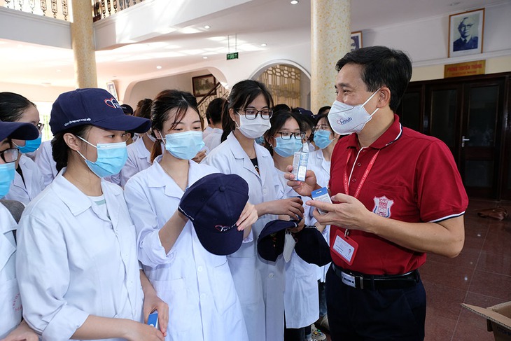 Bộ Y tế: Các cơ sở đào tạo khối ngành sức khoẻ tạm hoãn thi, khai giảng để tham gia chống dịch COVID-19

 - Ảnh 1.