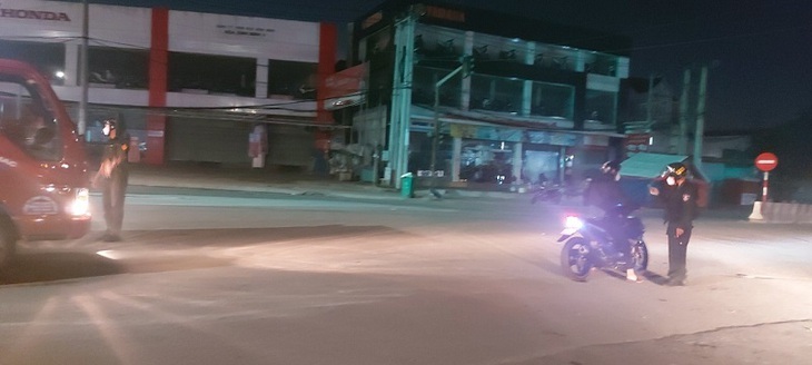 Bình Dương trước giờ "đóng băng" 11 xã, phường - Ảnh 1.