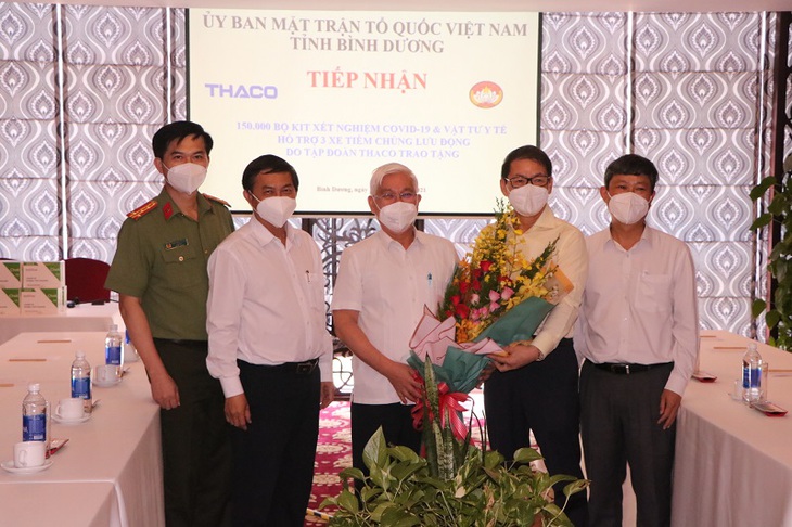 Bình Dương tiếp nhận tài trợ từ THACO chống dịch COVID-19 - Ảnh 1. Bình Dương tiếp nhận tài trợ từ THACO chống dịch COVID-19 - Ảnh 1.