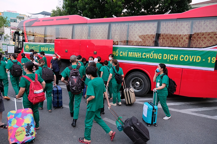 Hàng nghìn nhân lực y tế vào TP Hồ Chí Minh hỗ trợ thần tốc xét nghiệm - Ảnh 3. Hàng nghìn nhân lực y tế vào TP Hồ Chí Minh hỗ trợ thần tốc xét nghiệm - Ảnh 3.