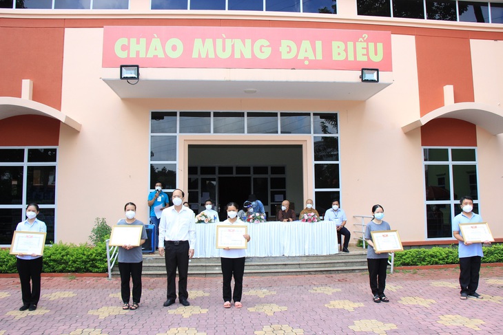 Tình nguyện viên các tôn giáo đã hỗ trợ tích cực ngành y điều trị bênh COVID-19 - Ảnh 2. Tình nguyện viên các tôn giáo đã hỗ trợ tích cực ngành y điều trị bênh COVID-19 - Ảnh 2.