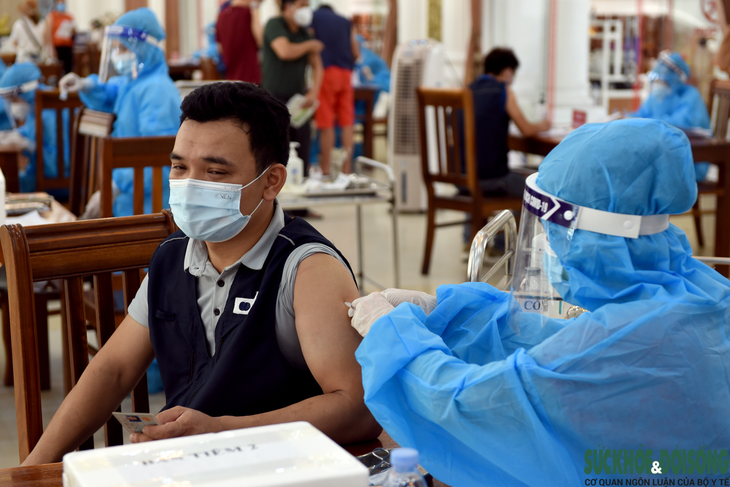Nghệ An triển khai tiêm hơn 18 ngàn liều vaccine COVID-19  - Ảnh 11.
