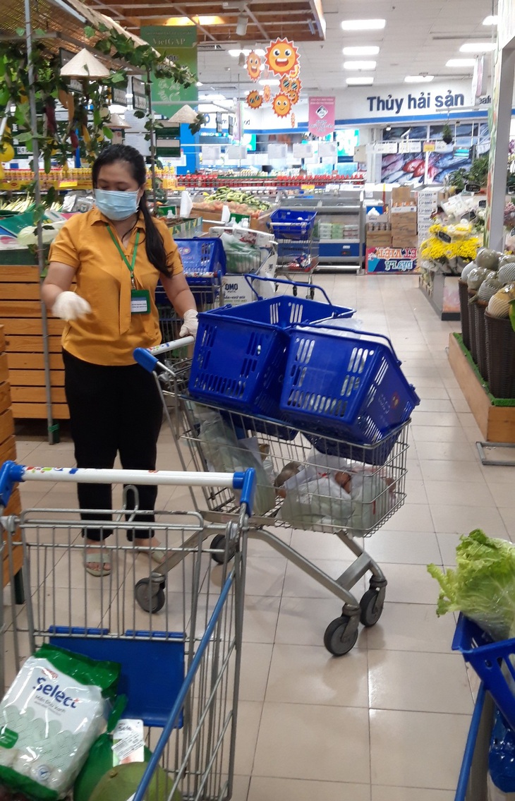 Ấm lòng và vững tin nơi tâm dịch, ai khó khăn hãy bấm máy và gọi - Ảnh 2. Ấm lòng và vững tin nơi tâm dịch, ai khó khăn hãy bấm máy và gọi - Ảnh 2.