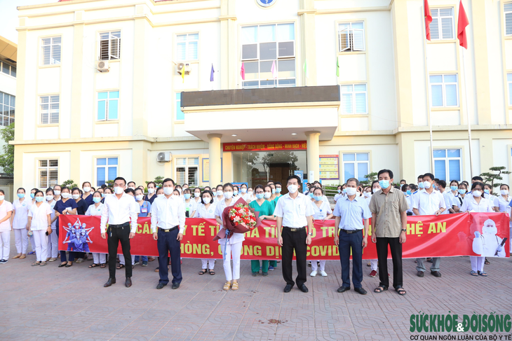 152 cán bộ y tế Hà Tĩnh lên đường hỗ trợ tỉnh Nghệ An  lấy mẫu xét nghiệm diện rộng  - Ảnh 3.