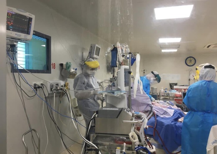 Bộ Y tế: Đánh giá nguy cơ lây nhiễm COVID-19 mỗi ngày cho nhân viên y tế tại khu vực cách ly, điều trị - Ảnh 1. Bộ Y tế: Đánh giá nguy cơ lây nhiễm COVID-19 mỗi ngày cho nhân viên y tế tại khu vực cách ly, điều trị - Ảnh 1.